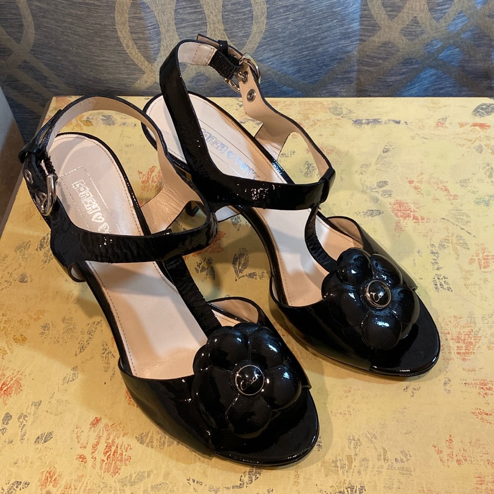 Beautiful strappy COACH sandals 3.5 inches EUC